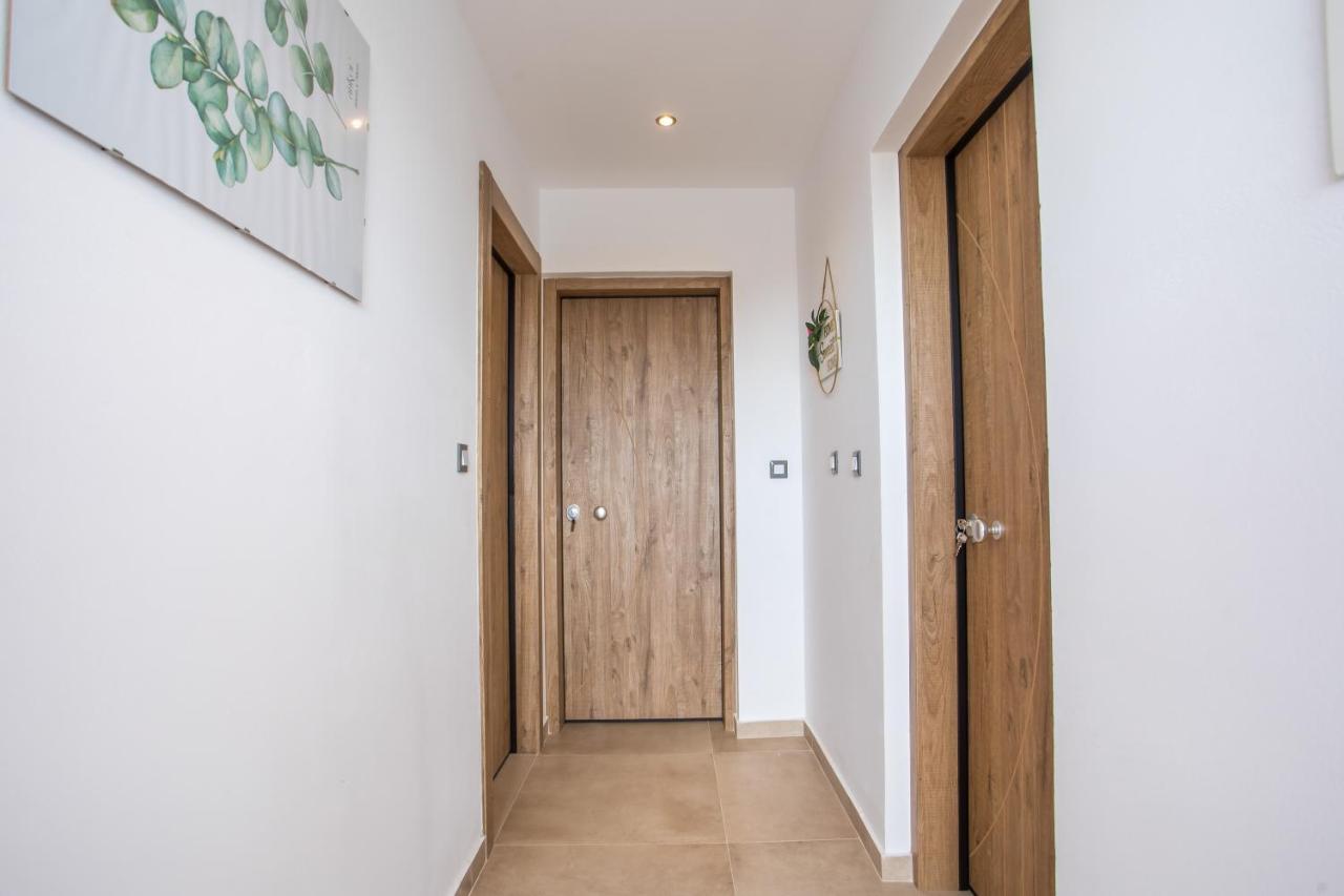Apartment M&e Haraki